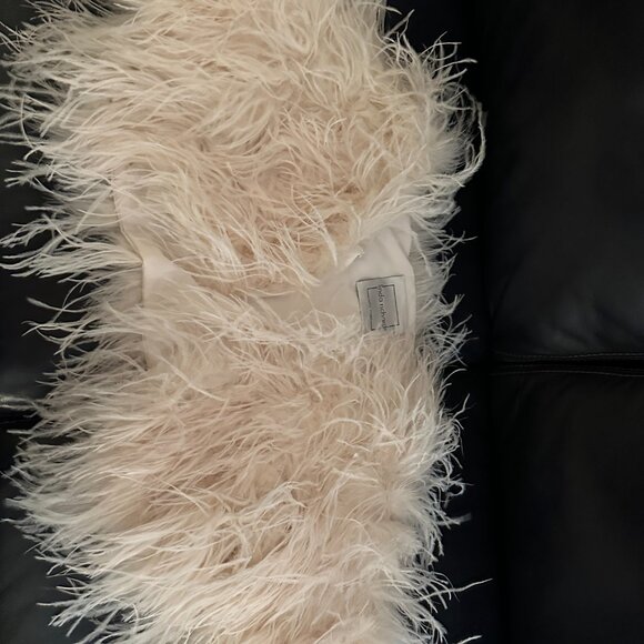 Linda Richards Ostrich feather shoulder shrug - Picture 2 of 6